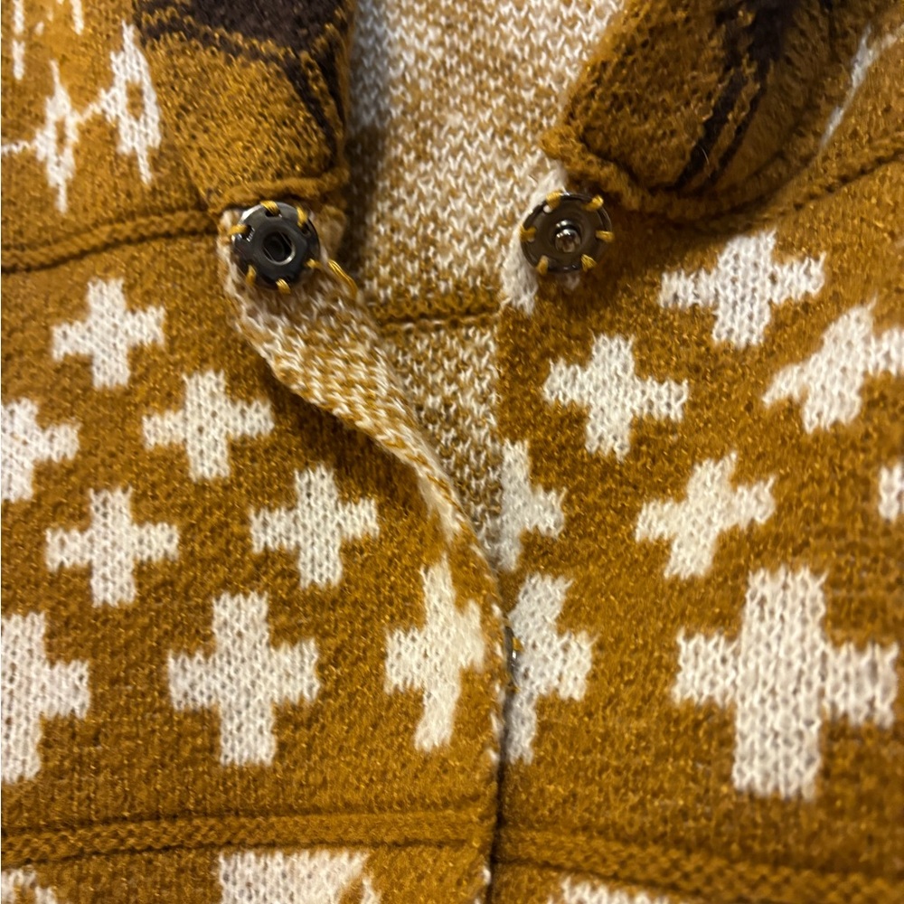 Geometric Patterned Mountain Collar Sweater - image 3